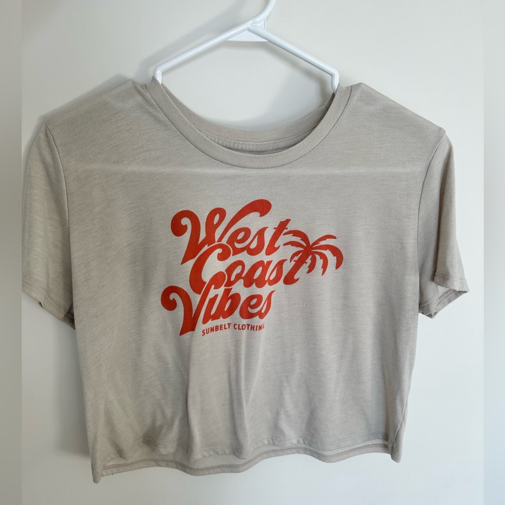 tan graffic cropped tee
